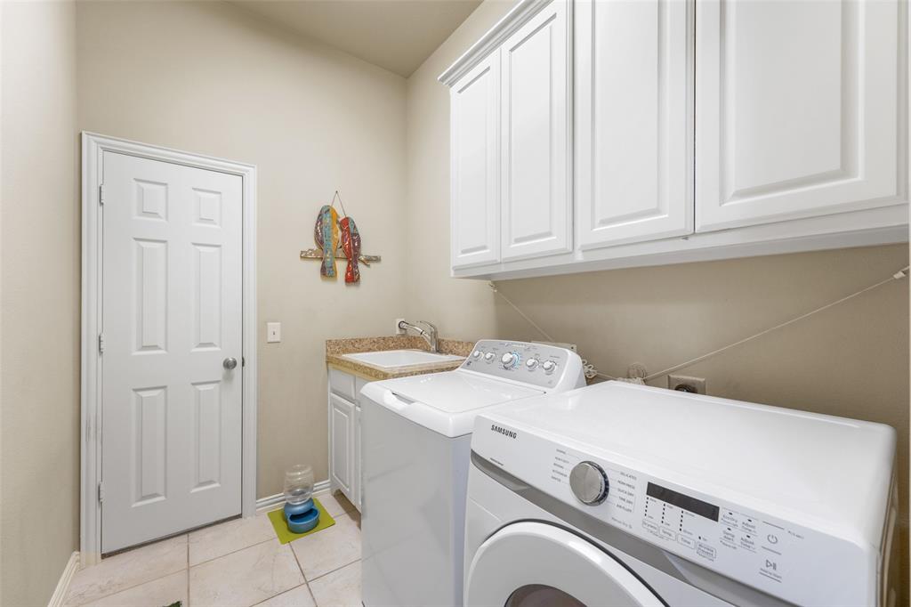 10082 Drawbridge Drive Property Photo 14