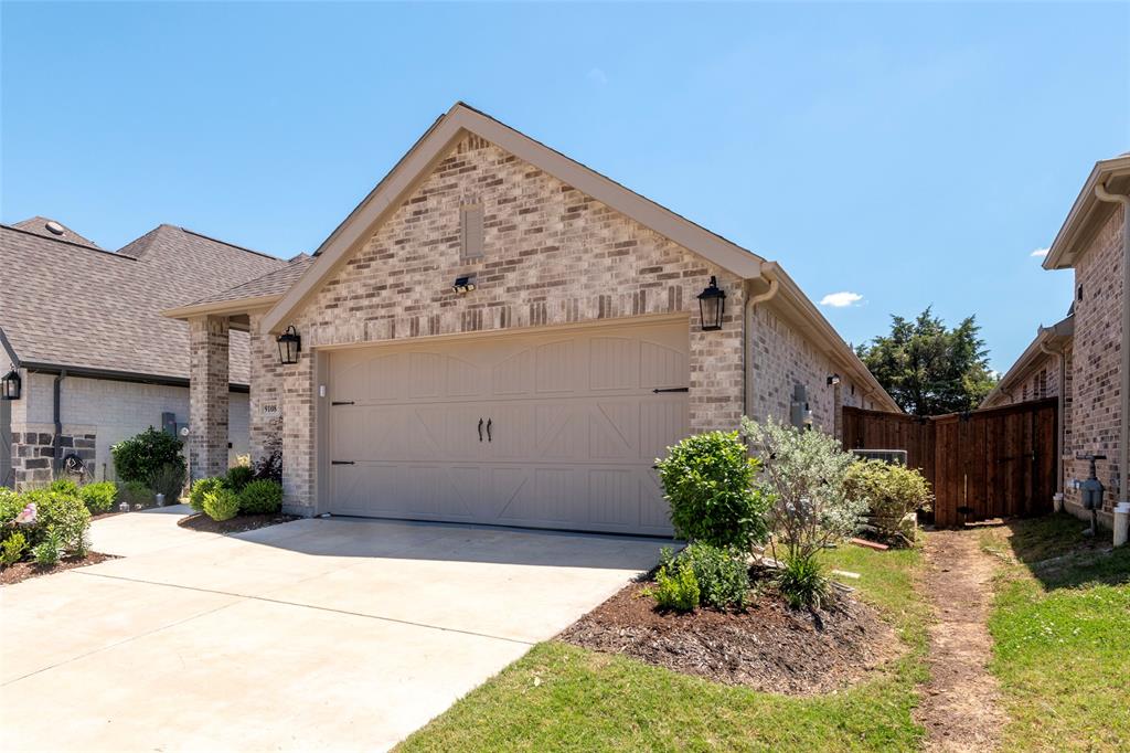 9108 Winding Creek Drive Property Photo 2