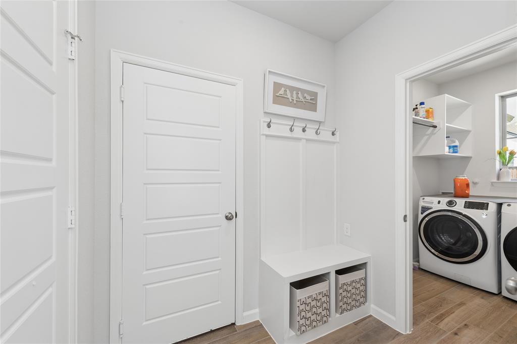 9108 Winding Creek Drive Property Photo 4