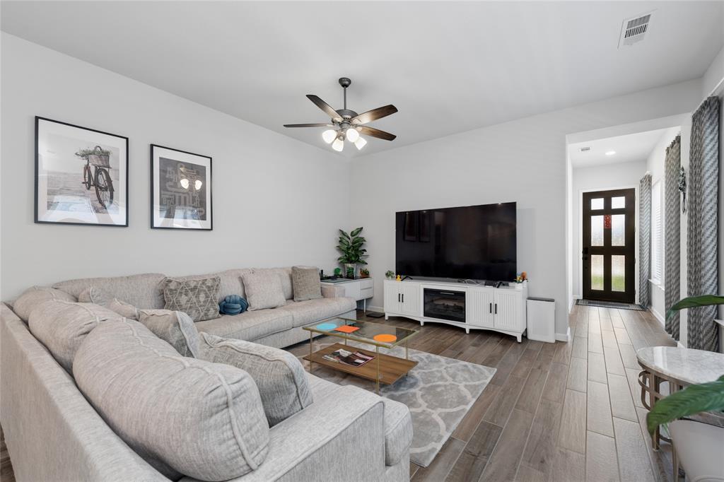 9108 Winding Creek Drive Property Photo 7