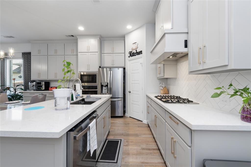 9108 Winding Creek Drive Property Photo 11