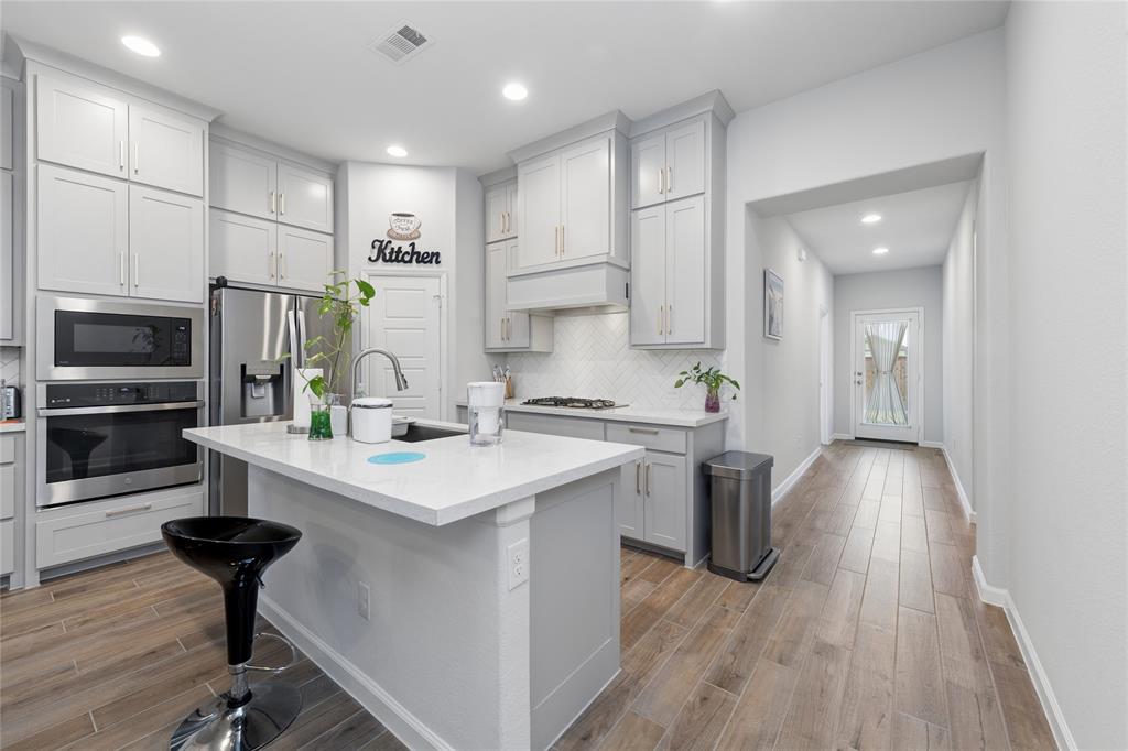 9108 Winding Creek Drive Property Photo 12