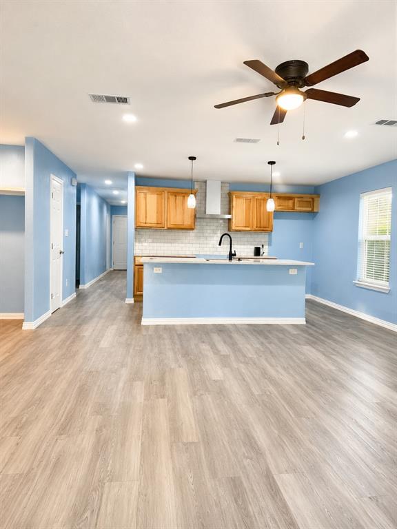 610 W Austin Street Property Photo 4