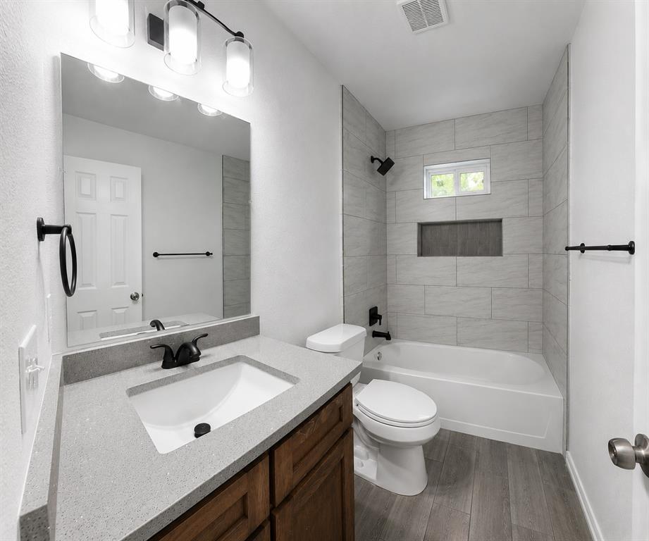 610 W Austin Street Property Photo 8