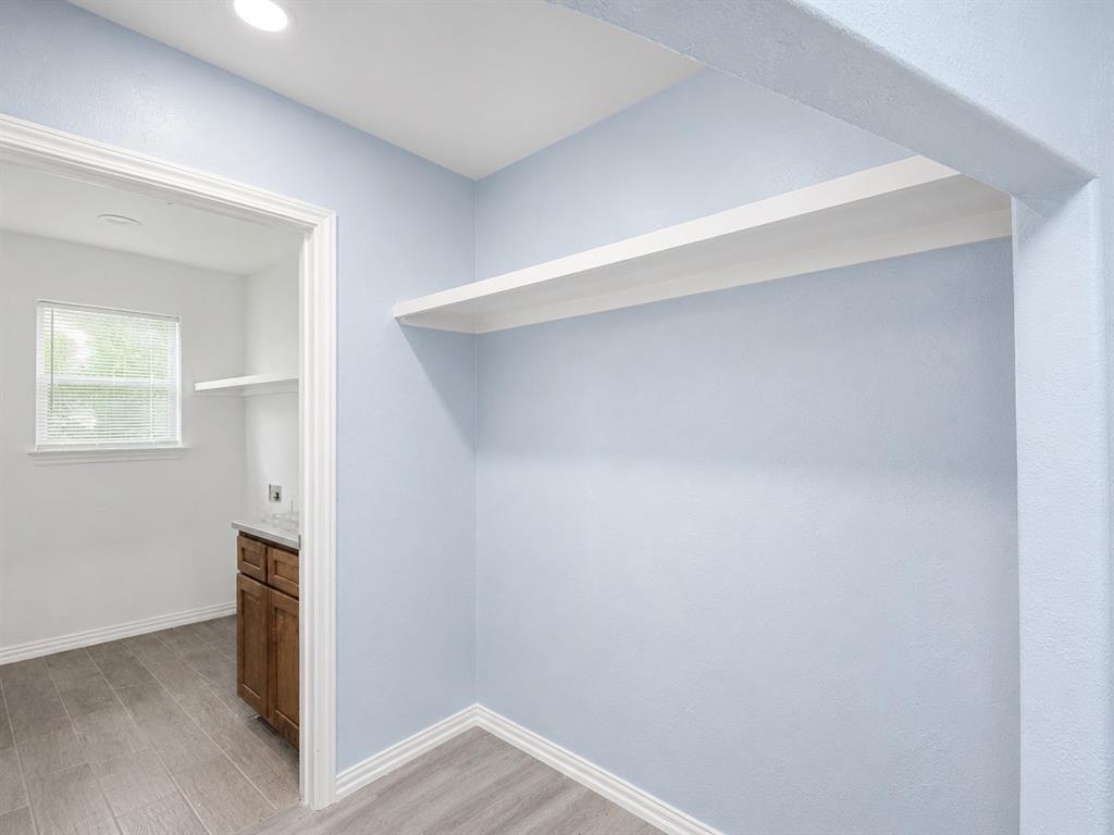 610 W Austin Street Property Photo 10