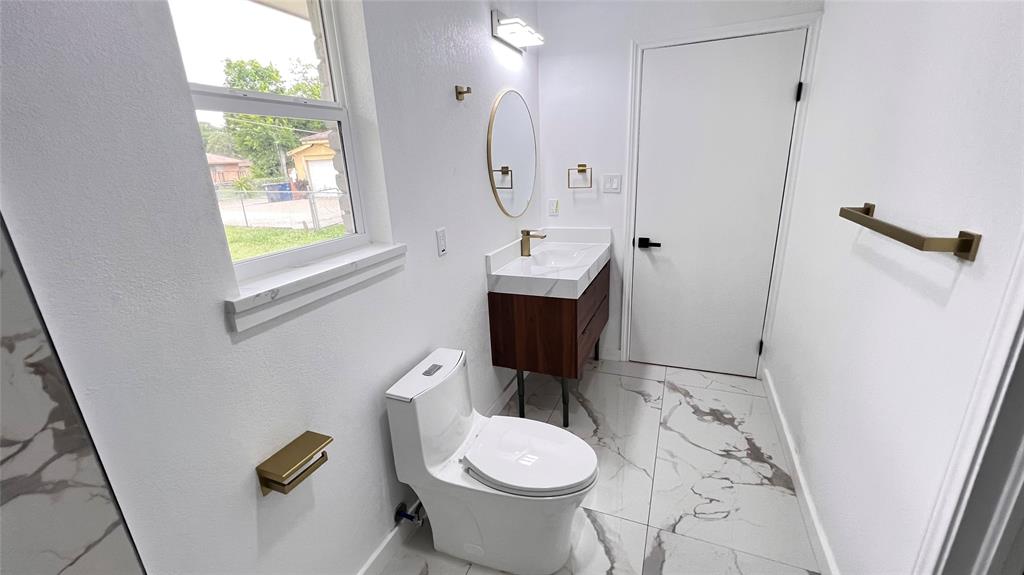 1711 Heather Glen Drive Property Photo 11