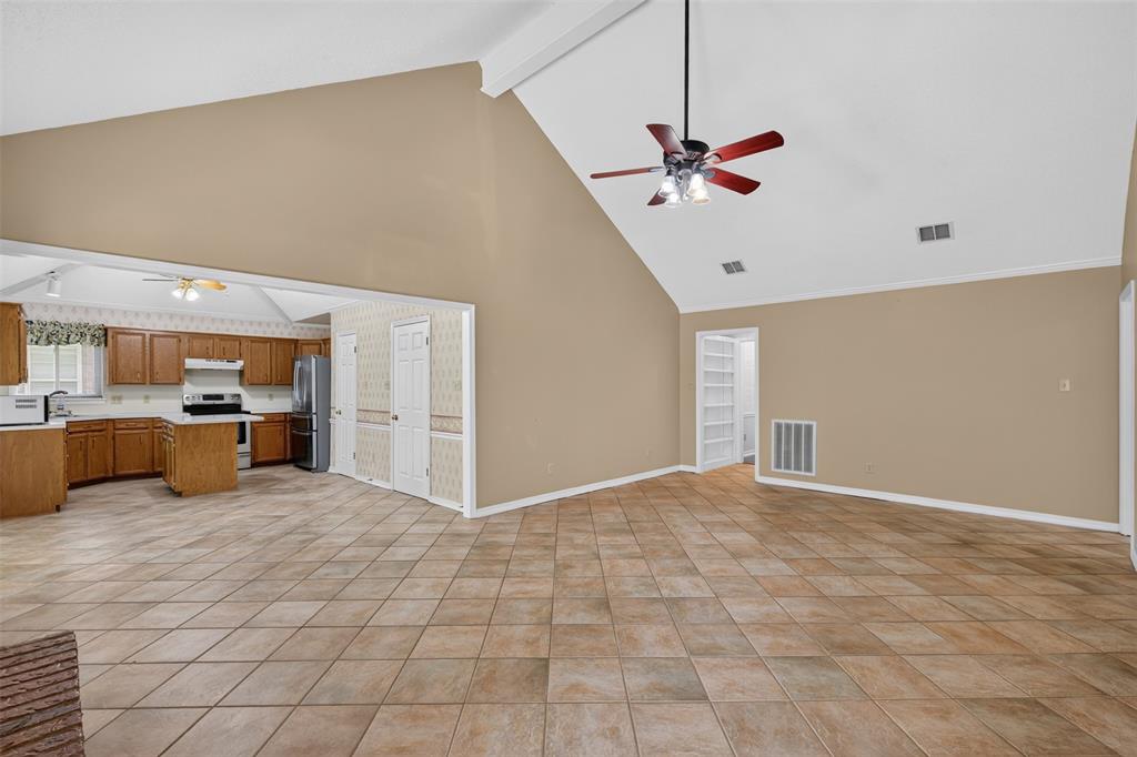 2204 Middle Creek Boulevard Property Photo 7