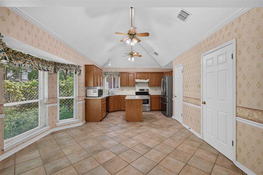 2204 Middle Creek Boulevard Property Photo 10