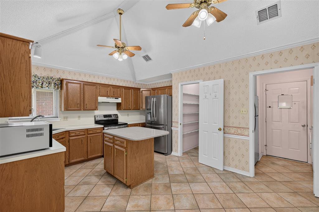 2204 Middle Creek Boulevard Property Photo 11