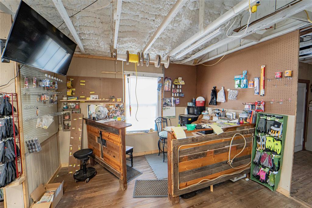 105 S Us Highway 183 Property Photo 10