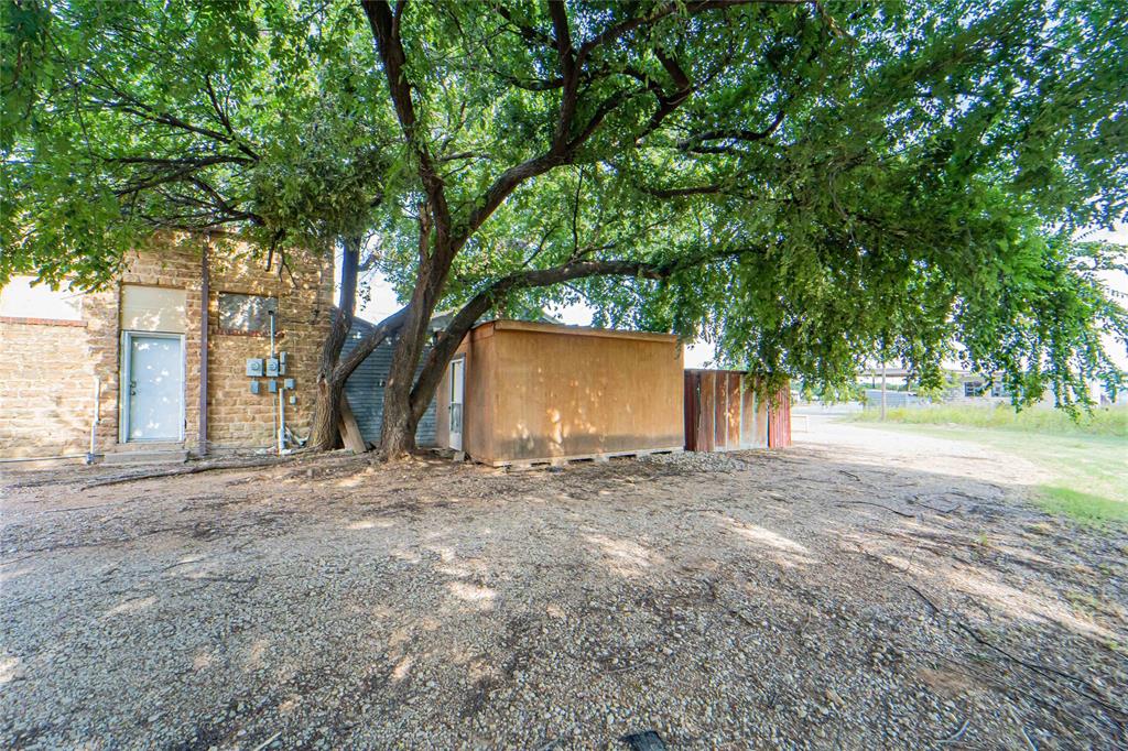 105 S Us Highway 183 Property Photo 18