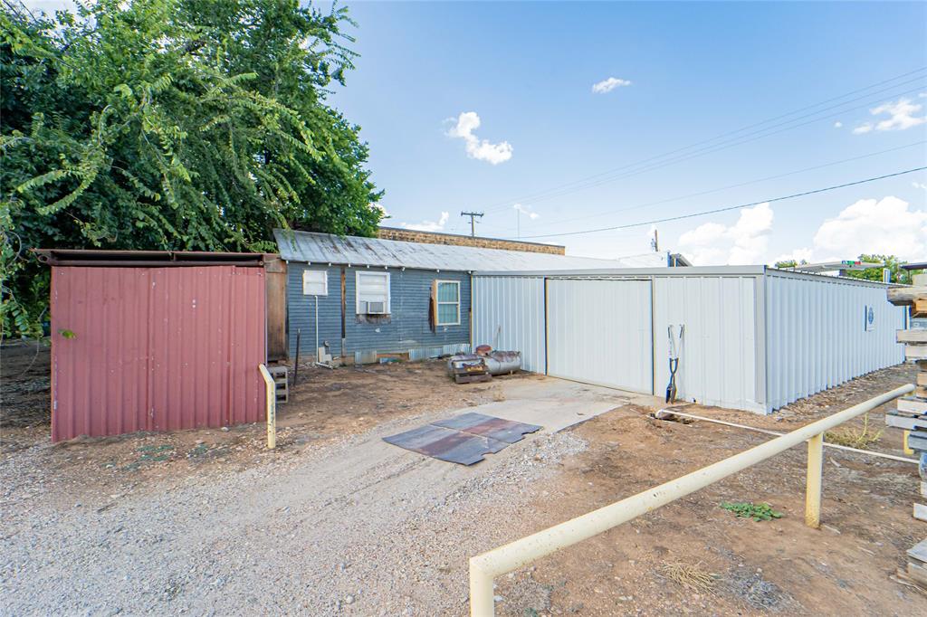 105 S Us Highway 183 Property Photo 19