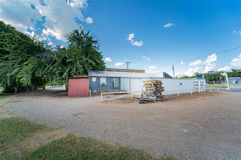 105 S Us Highway 183 Property Photo 21