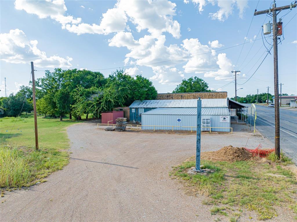 105 S Us Highway 183 Property Photo 22