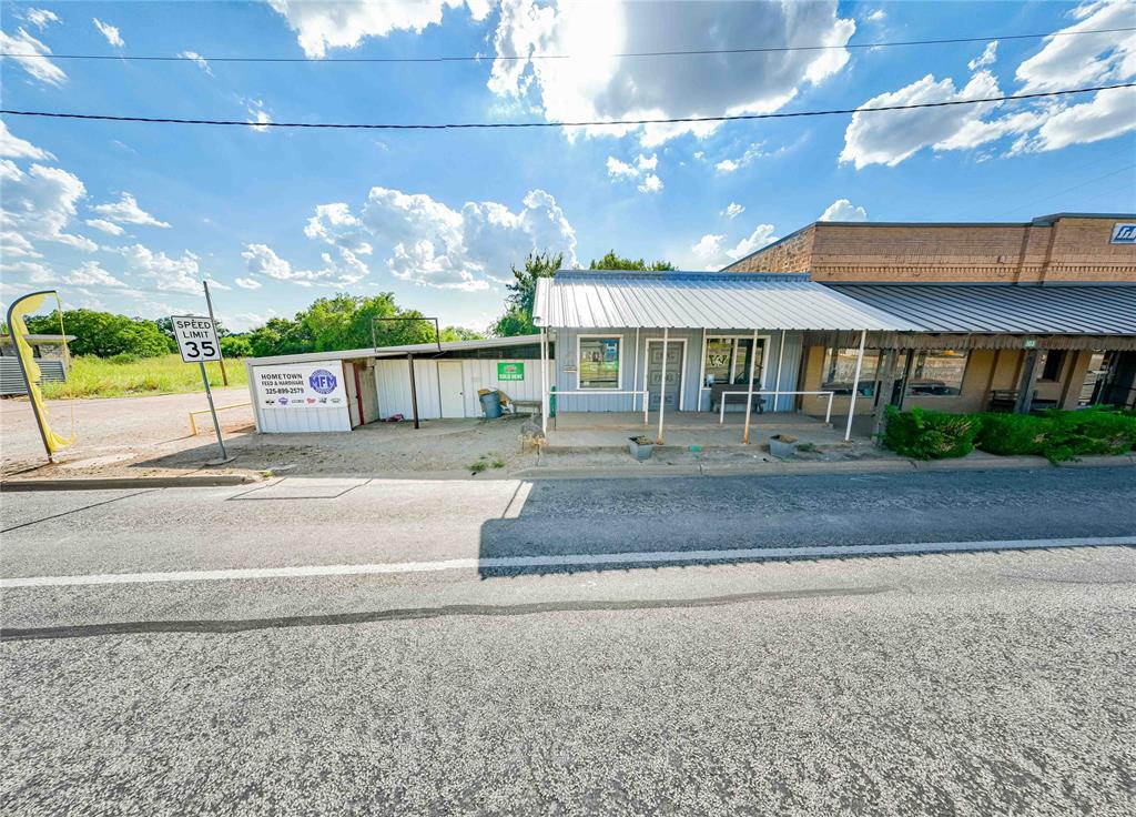 105 S Us Highway 183 Property Photo 24
