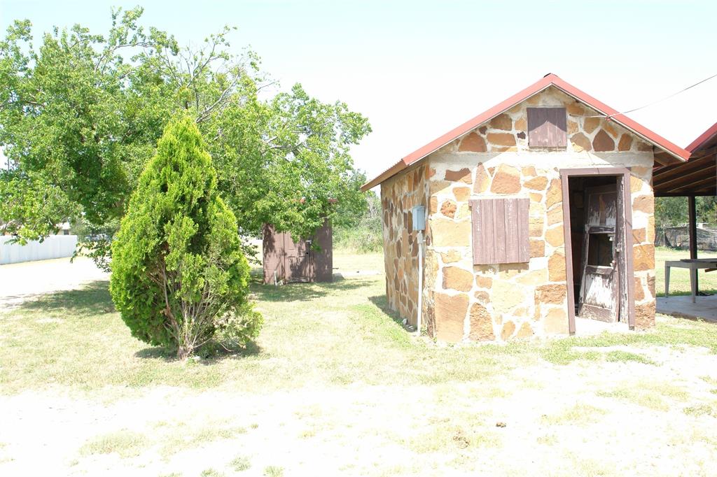 1006 S Bluffton Property Photo 7