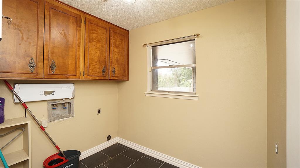 606 Queens Road Property Photo 12