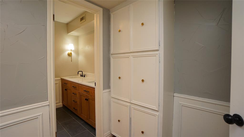 606 Queens Road Property Photo 18
