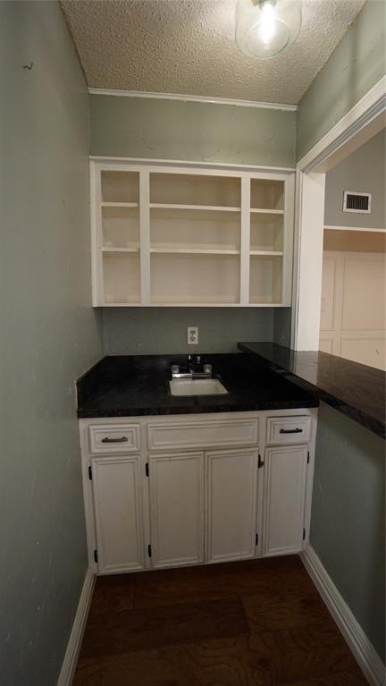 606 Queens Road Property Photo 22
