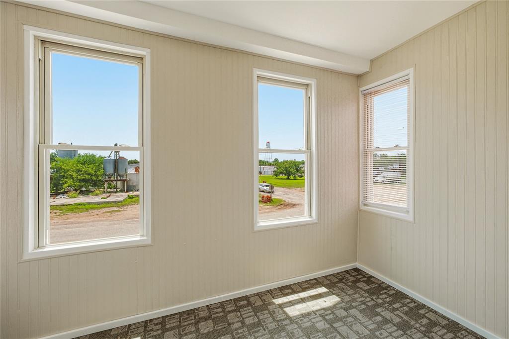 207 N Fisher Property Photo 27