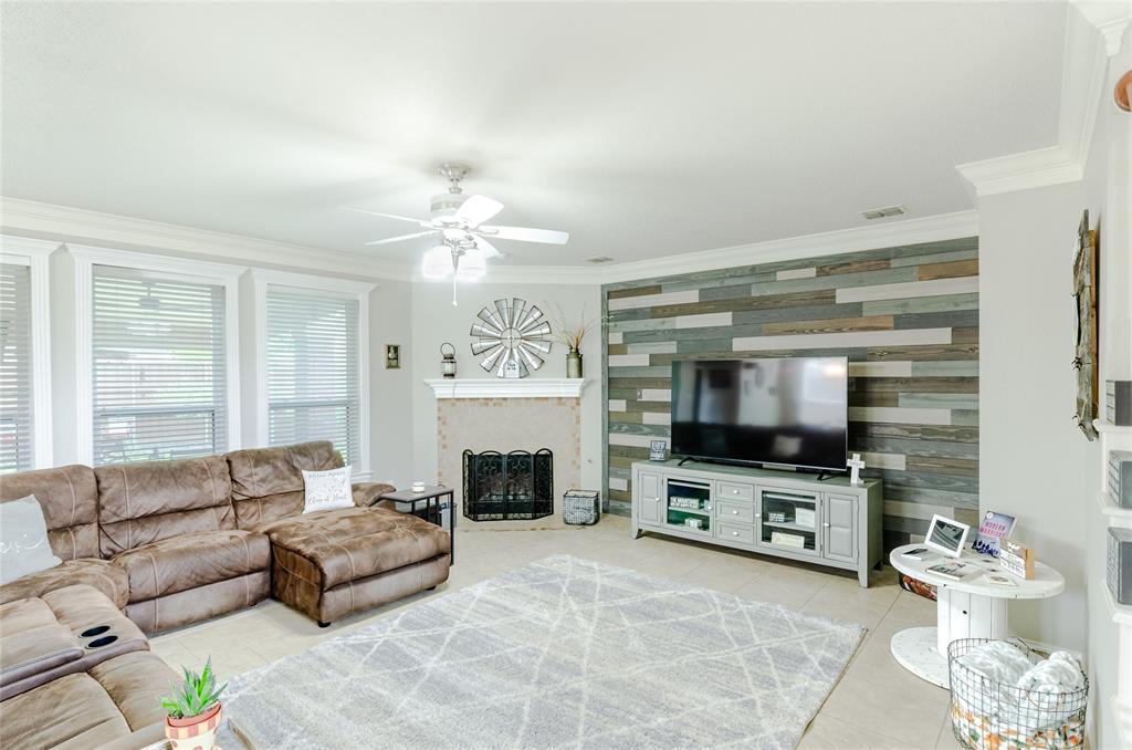 1422 Autumnmist Drive Property Photo 4