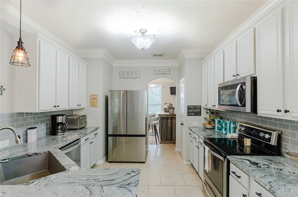 1422 Autumnmist Drive Property Photo 11
