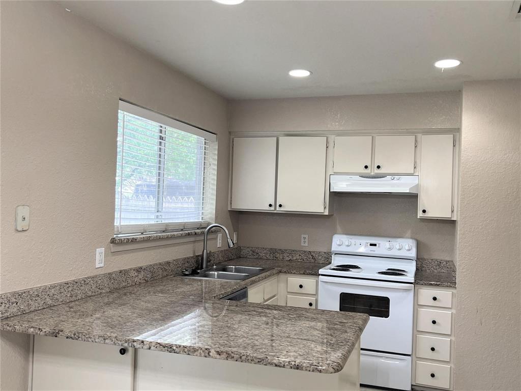 2310 Dartmouth Drive Property Photo 3