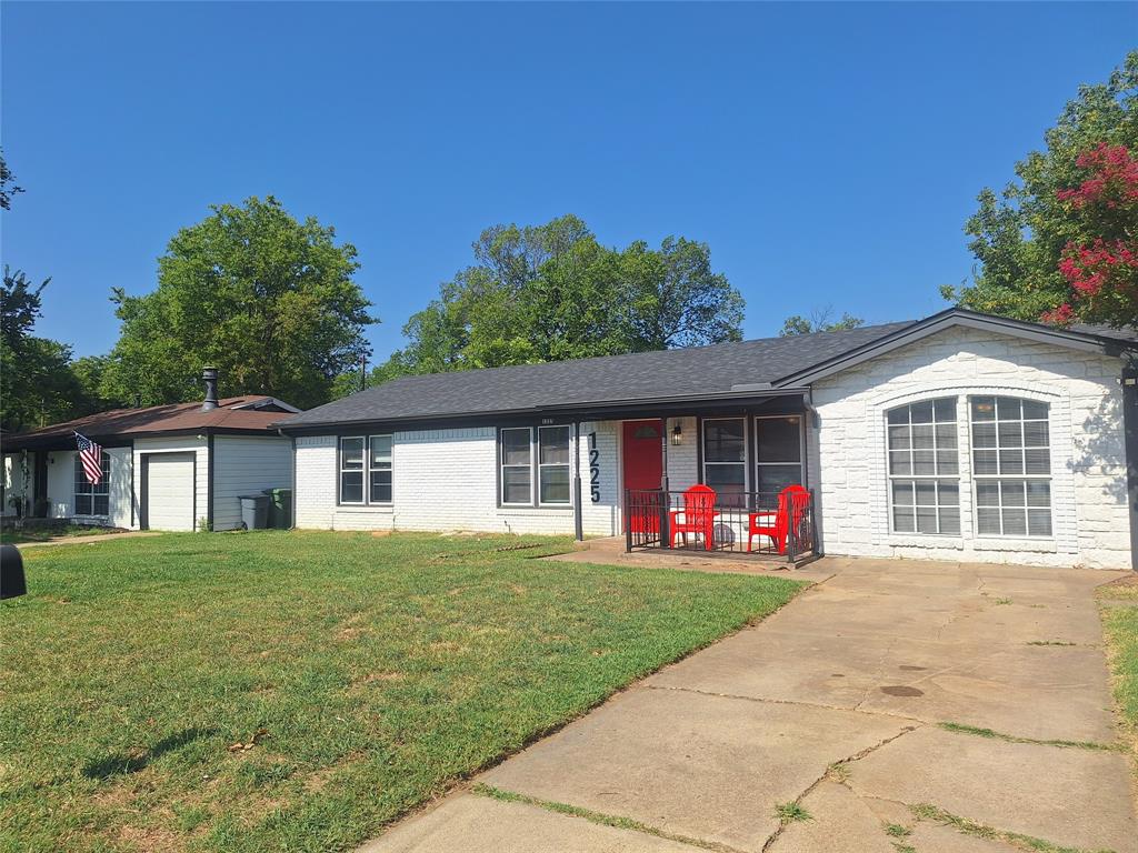 1225 Harrison Lane Property Photo 2