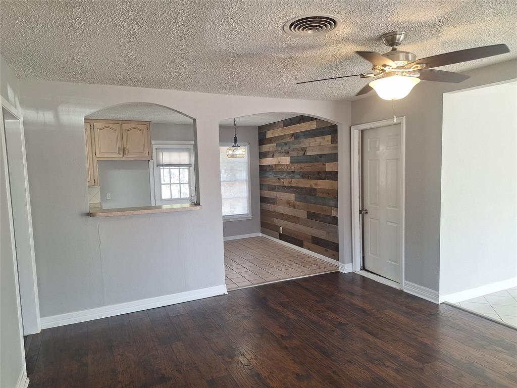 1225 Harrison Lane Property Photo 3
