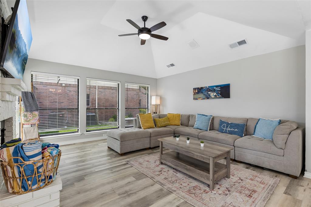 2108 Bentley Drive Property Photo 4