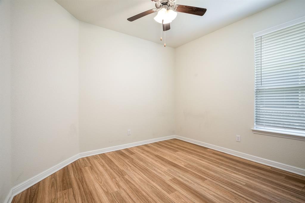 916 Hawks Way Property Photo 8