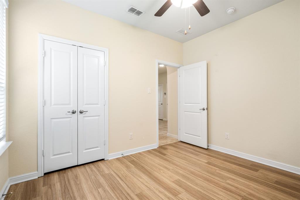 916 Hawks Way Property Photo 9