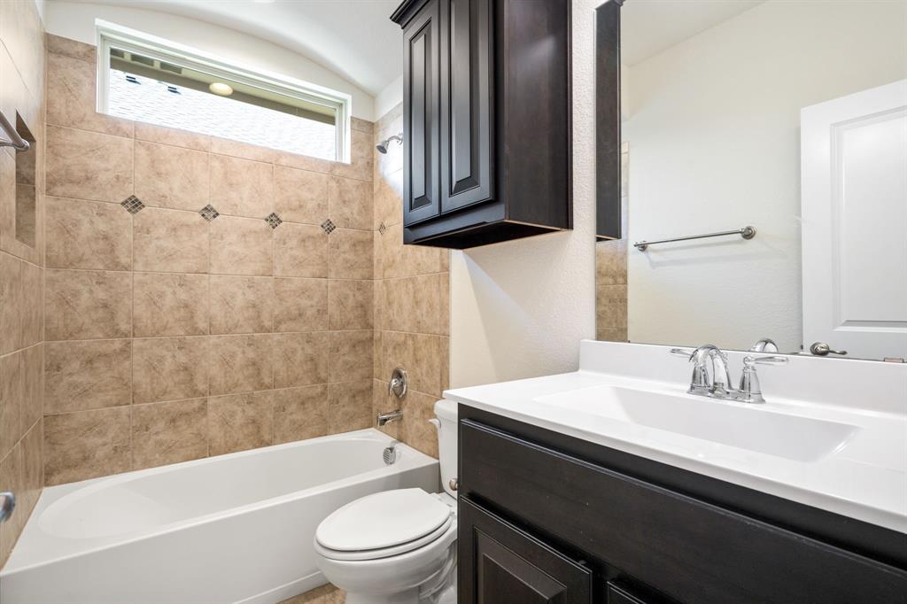 916 Hawks Way Property Photo 10