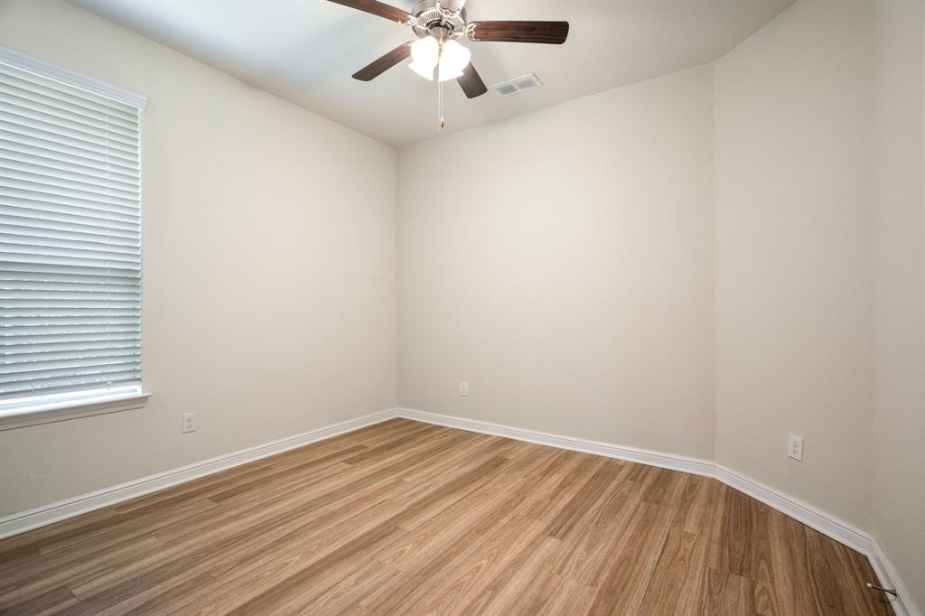 916 Hawks Way Property Photo 11