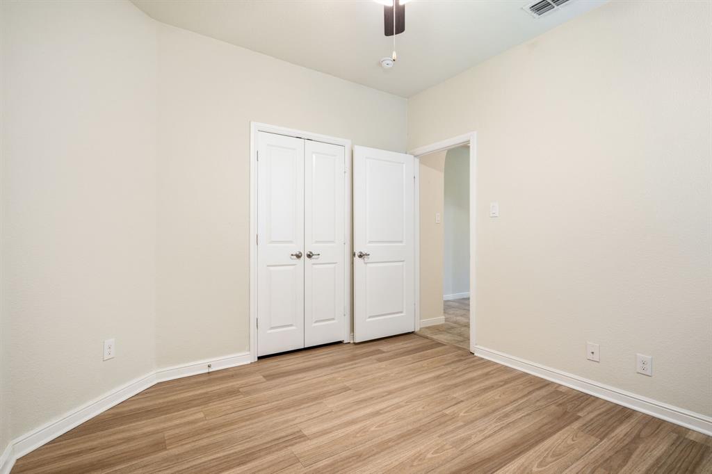 916 Hawks Way Property Photo 12