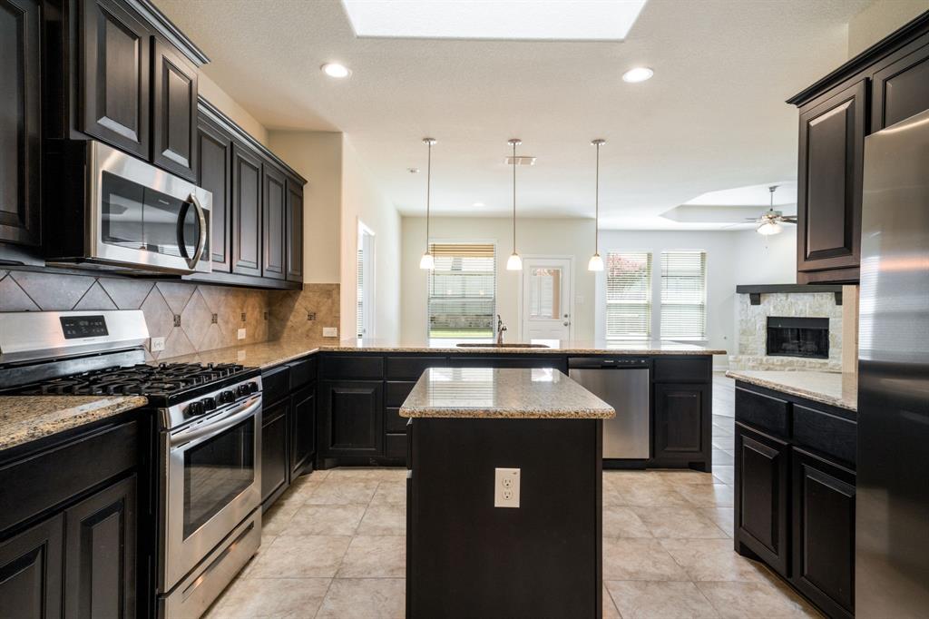 916 Hawks Way Property Photo 14