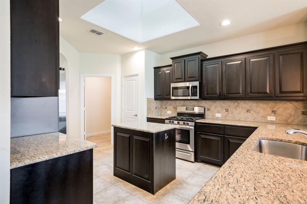916 Hawks Way Property Photo 15