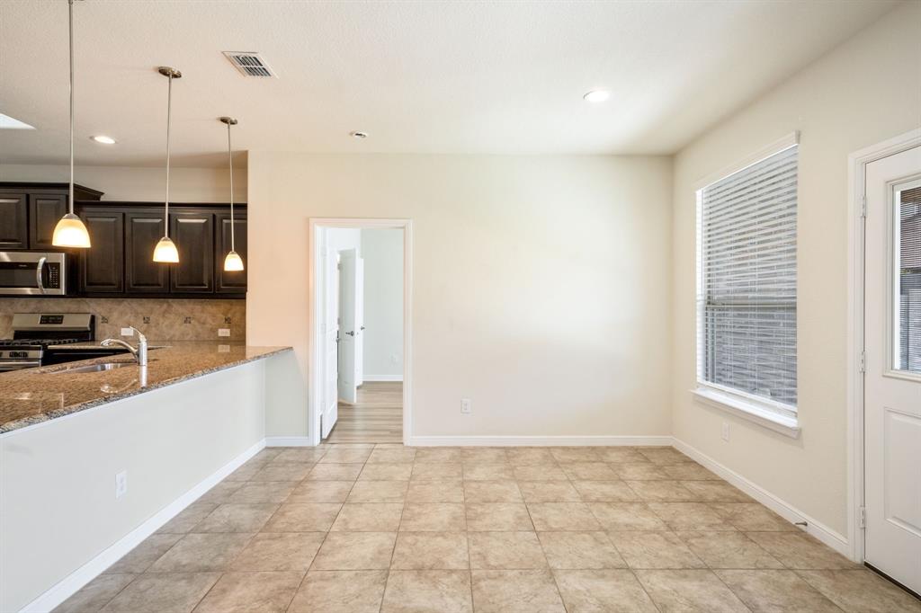 916 Hawks Way Property Photo 17