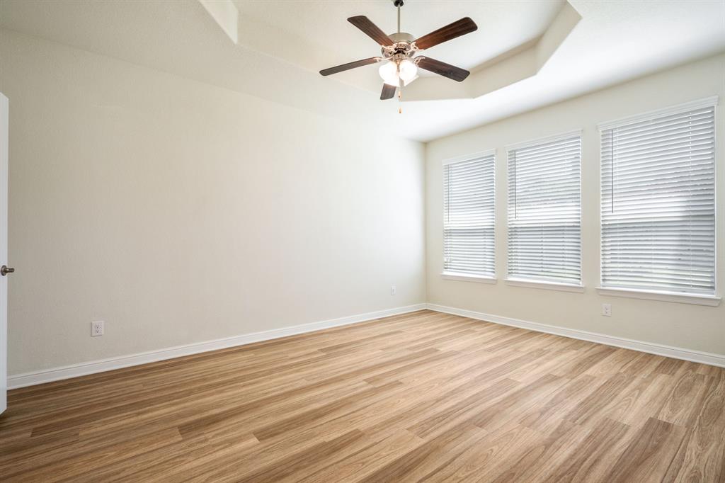 916 Hawks Way Property Photo 22