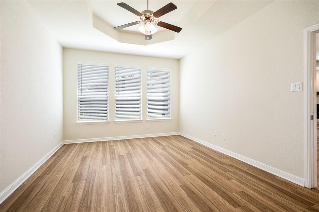 916 Hawks Way Property Photo 23