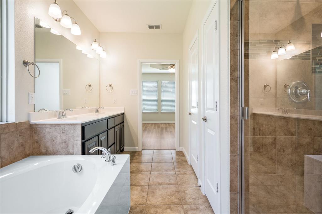 916 Hawks Way Property Photo 27