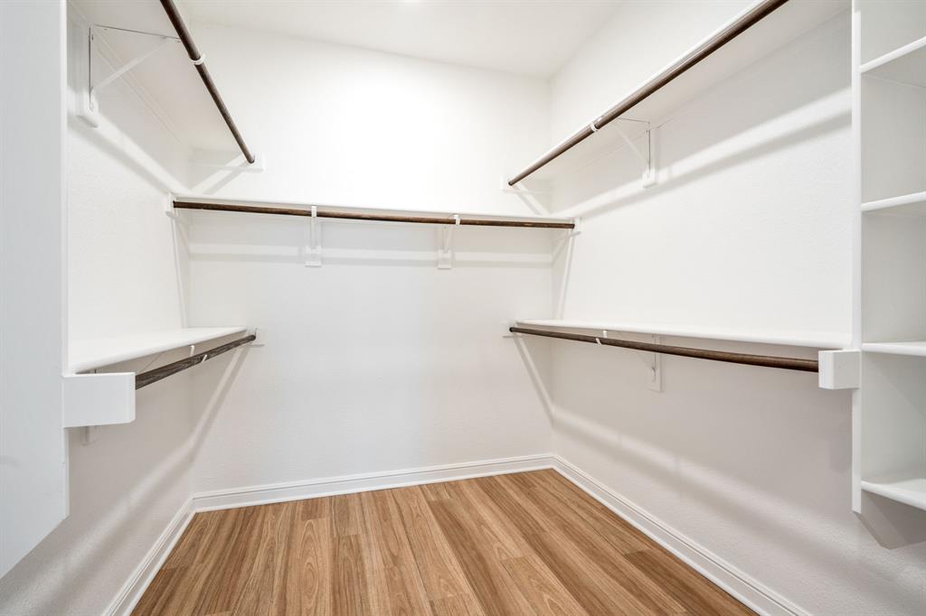 916 Hawks Way Property Photo 28