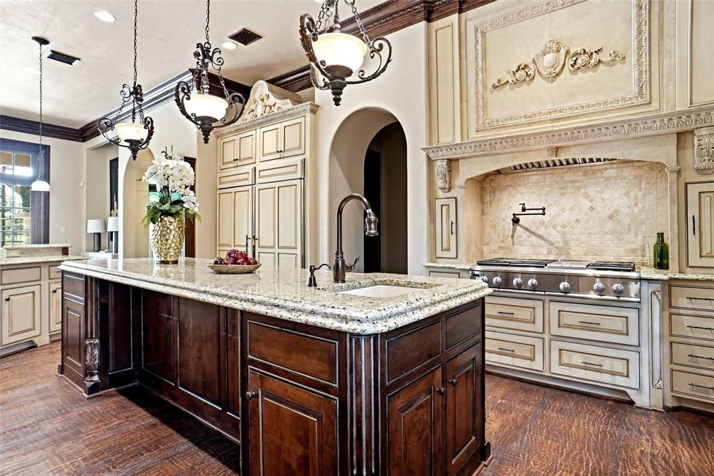 5905 Giverny Property Photo 9