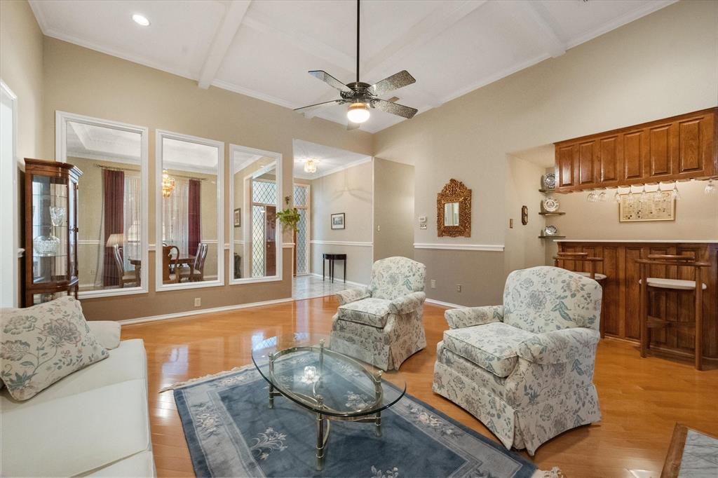 2105 Sleepy Hollow Drive Property Photo 6