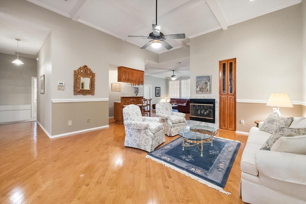 2105 Sleepy Hollow Drive Property Photo 9