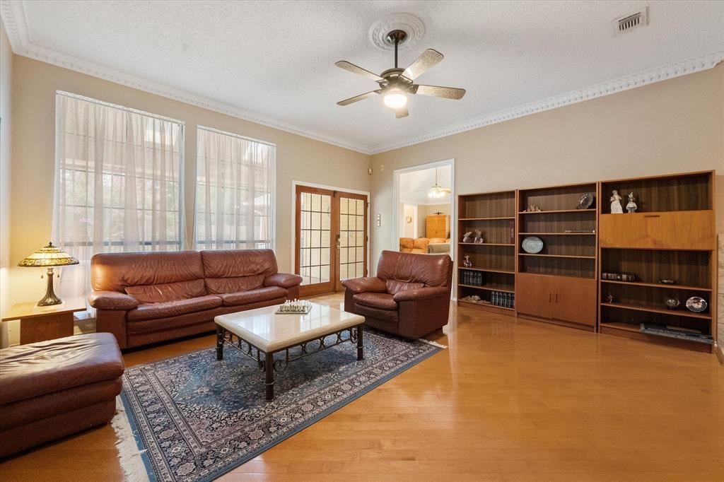 2105 Sleepy Hollow Drive Property Photo 11