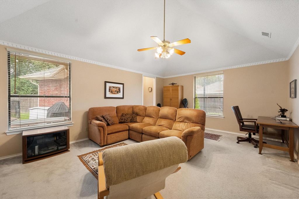 2105 Sleepy Hollow Drive Property Photo 13
