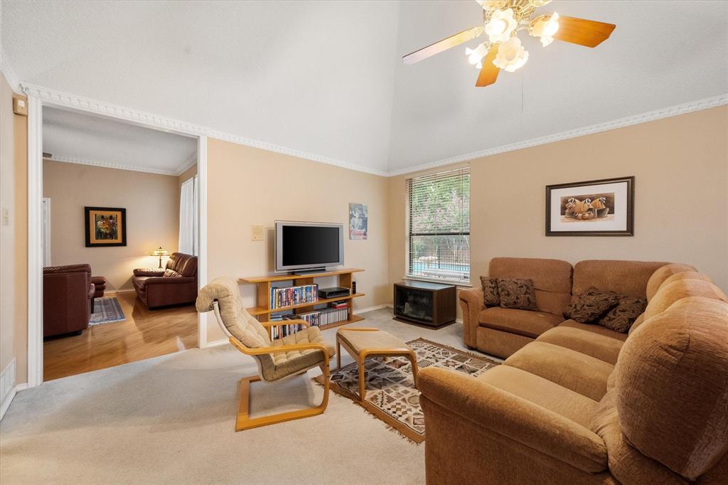 2105 Sleepy Hollow Drive Property Photo 14
