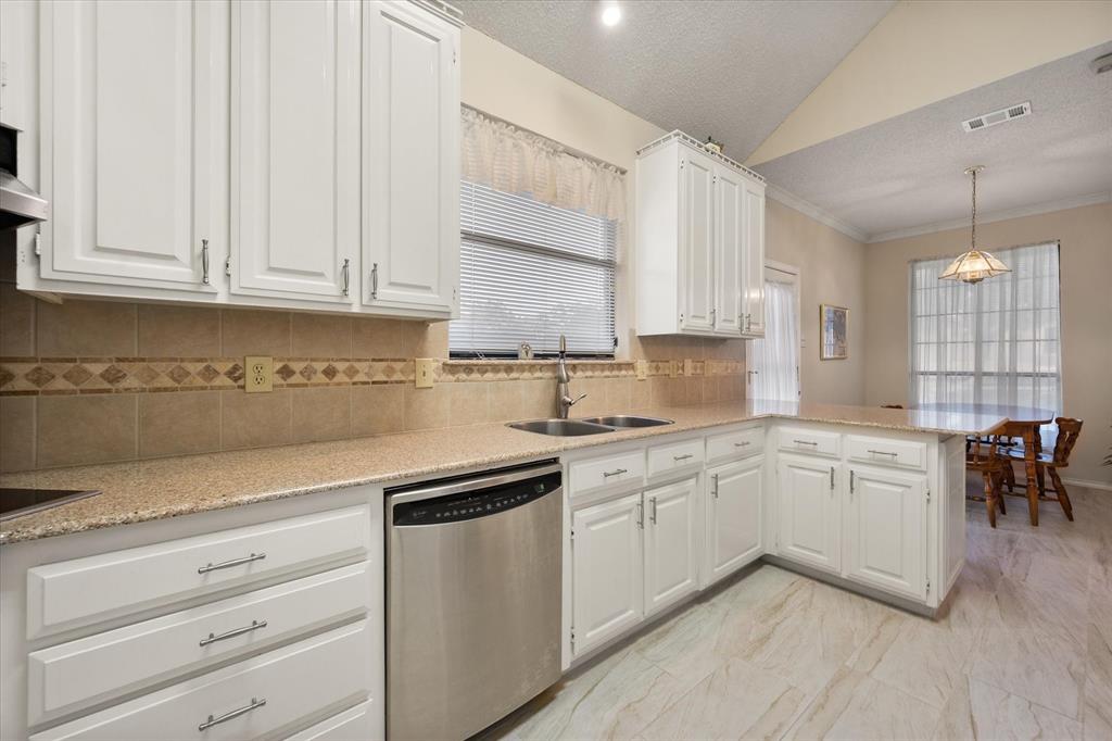 2105 Sleepy Hollow Drive Property Photo 19