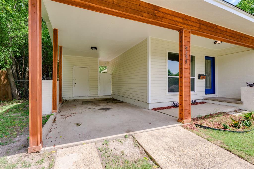 9795 Twin Creek Circle Property Photo 4